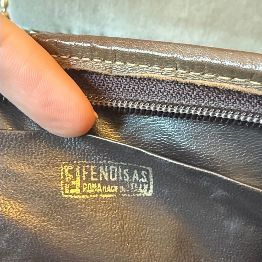 Fendi vintage top zip and side snap clutch - Picture 12 of 13